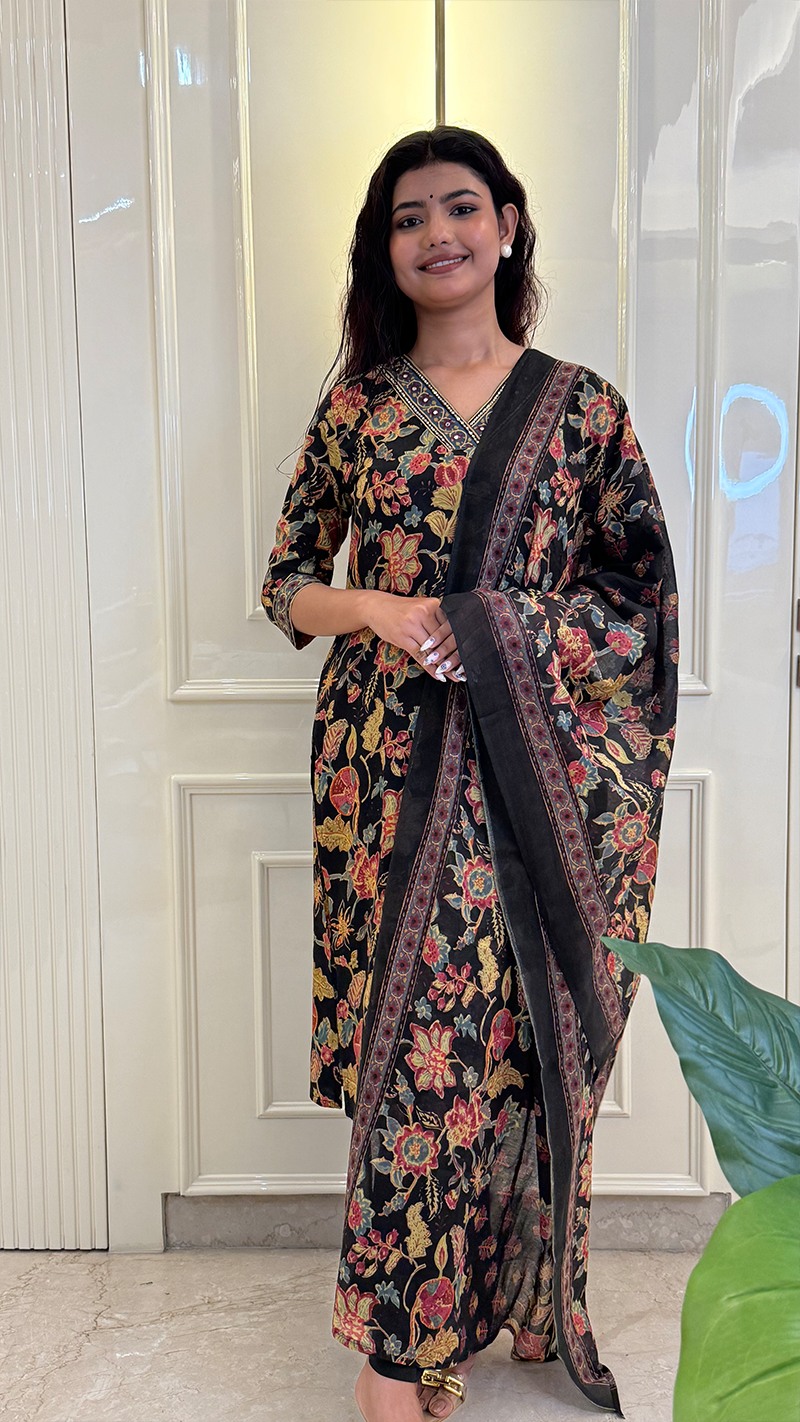 V-neck Black Bagru Print