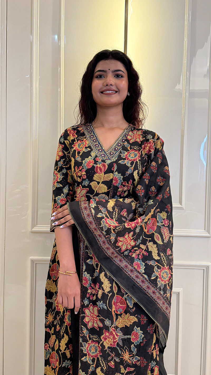 V-neck Black Bagru Print