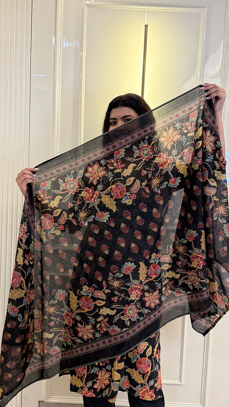 V-neck Black Bagru Print