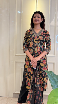 V-neck Black Bagru Print