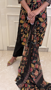 V-neck Black Bagru Print