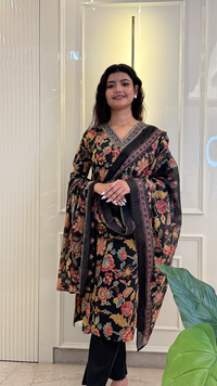V-neck Black Bagru Print