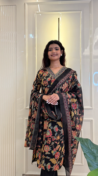 V-neck Black Bagru Print
