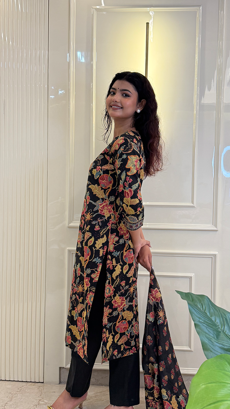 V-neck Black Bagru Print