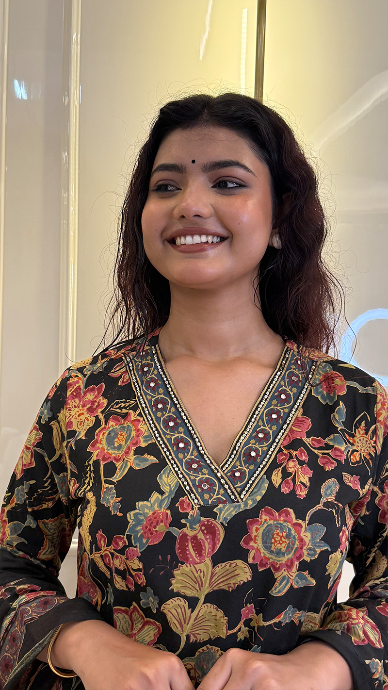V-neck Black Bagru Print