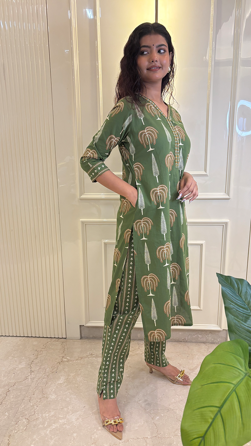 V Neck Green Budget Set