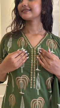 V Neck Green Budget Set