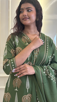 V Neck Green Budget Set