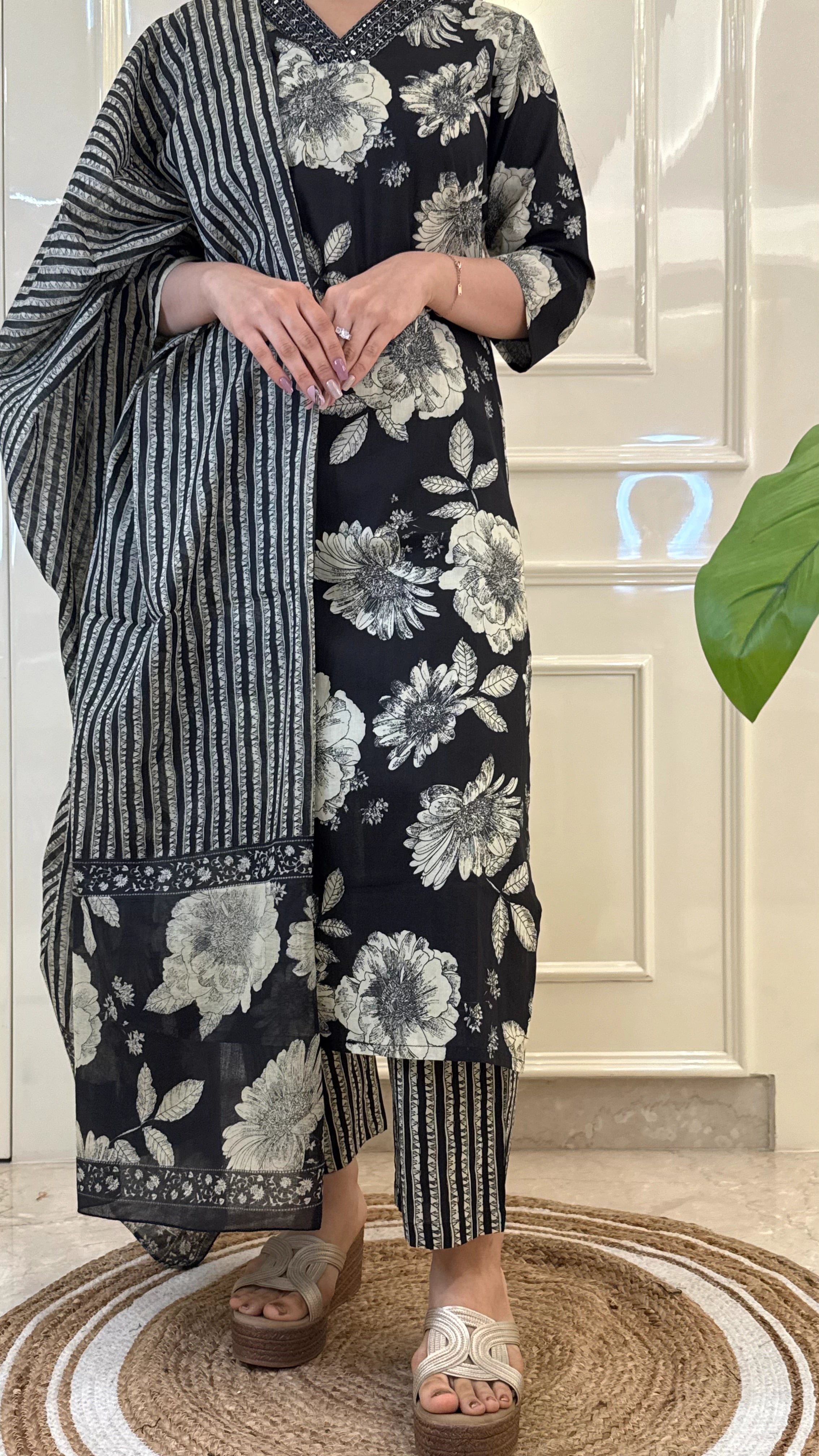 V Neck Black Dupatta Set